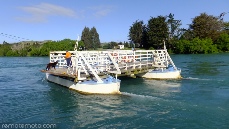 The Punt heading back to the east dock