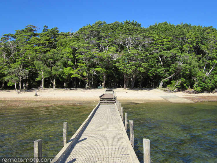 The jetty right at the end of the Lillburn Valley Road