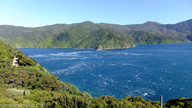 This is looking down on the channel from the roadside lookout about 500 metres from Elmslie Bay