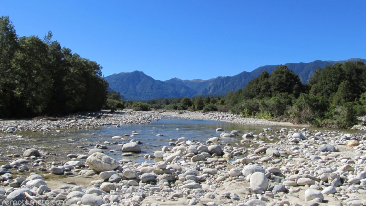 A 20 minute walk up the Wangapeka Track takes you out to the stunning Mokihinui River