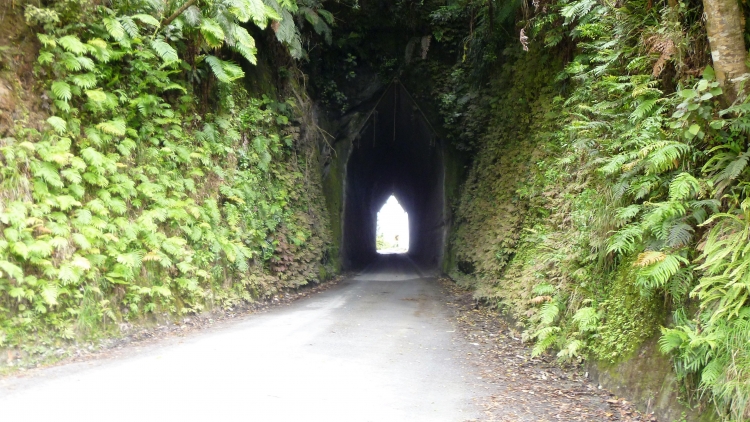 Moki Tunnel.